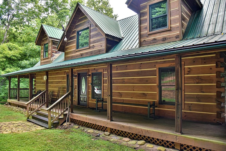 Stunning Mountain Cabin with Hot Tub and Game Room Near Asheville in Old Fort, NC