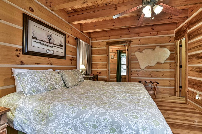 Cabins (United States of America, Old Fort, North Carolina)