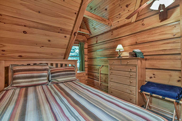 Cabins (United States of America, Old Fort, North Carolina)