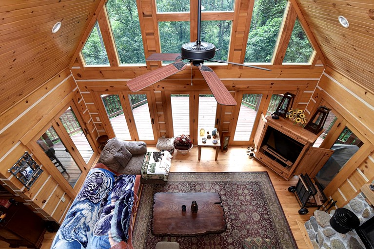 Cabins (United States of America, Old Fort, North Carolina)