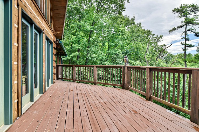 Cabins (United States of America, Old Fort, North Carolina)