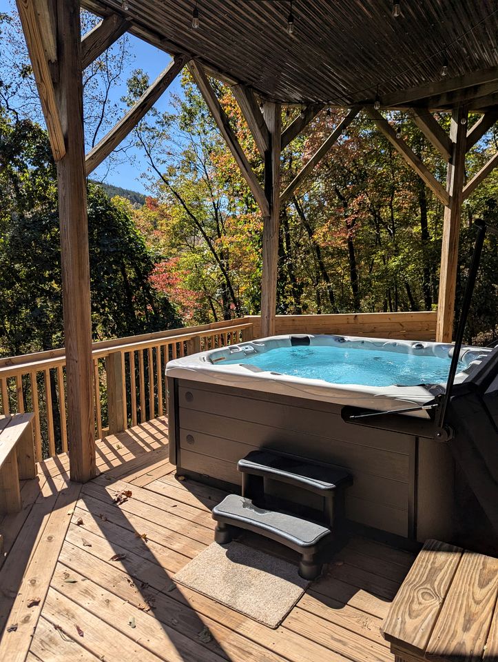 Stunning Mountain Cabin with Hot Tub and Game Room Near Asheville in Old Fort, NC