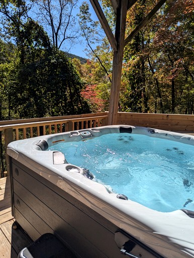 Cabins (United States of America, Old Fort, North Carolina)