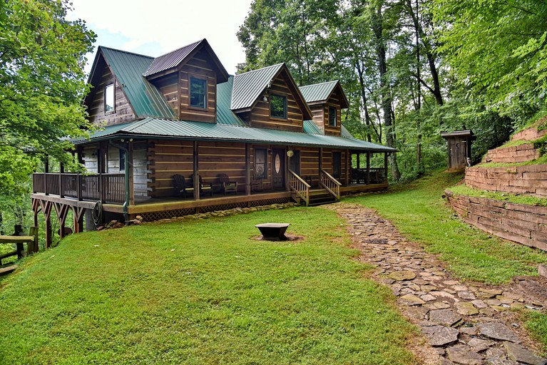 Cabins (United States of America, Old Fort, North Carolina)