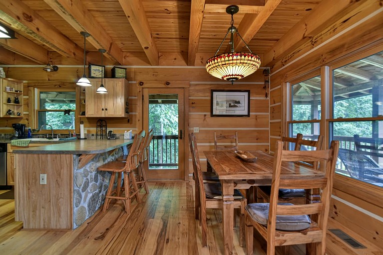 Cabins (United States of America, Old Fort, North Carolina)