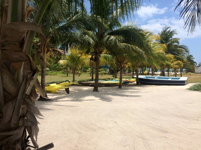 Bell Tents (South Water Caye, Stann Creek District, Belize)