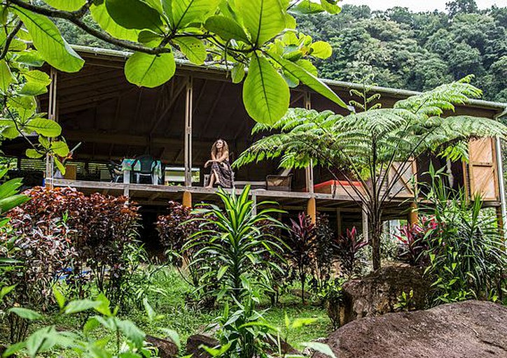 Huts (Rosalie, Saint David, Dominica)