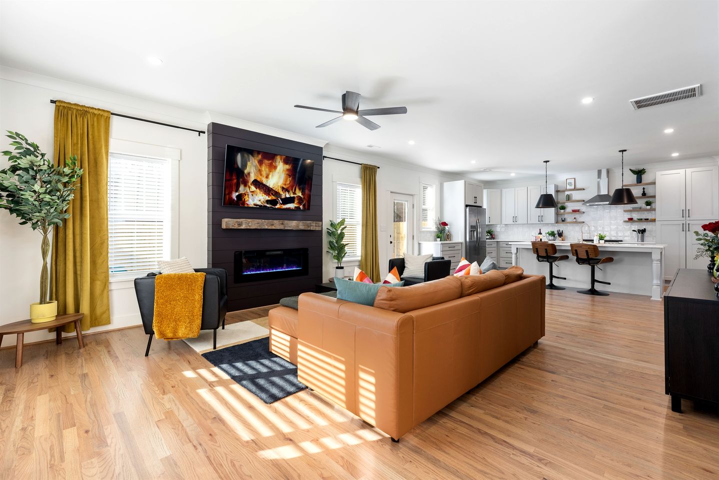 Luminous Urban Vacation Rental Haven near Catawba River in North Carolina