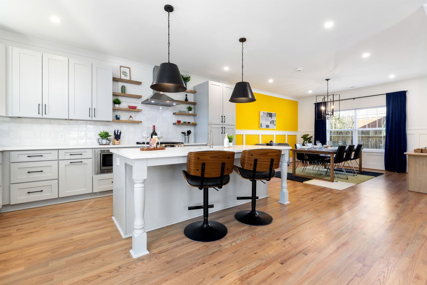 Luminous Urban Vacation Rental Haven near Catawba River in North Carolina
