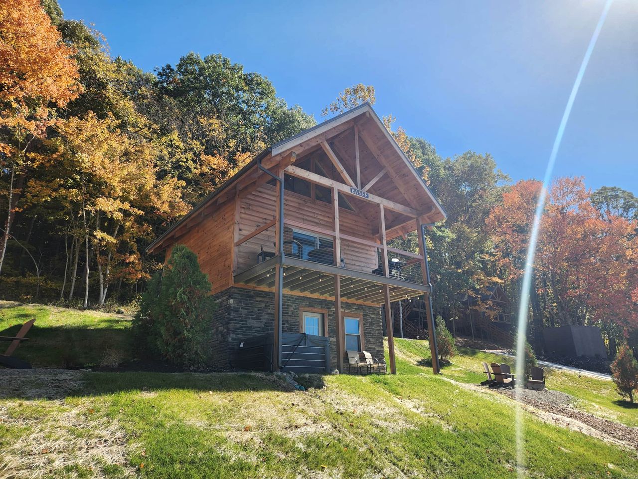 Luminous Cabin near Tappan Lake with Hot-Tub, BBQ and Deck in Ohio