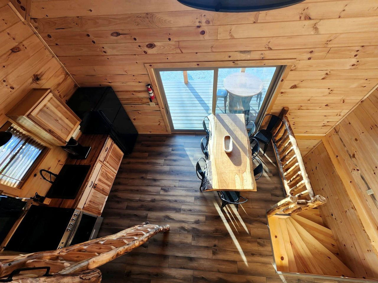 Luminous Cabin near Tappan Lake with Hot-Tub, BBQ and Deck in Ohio