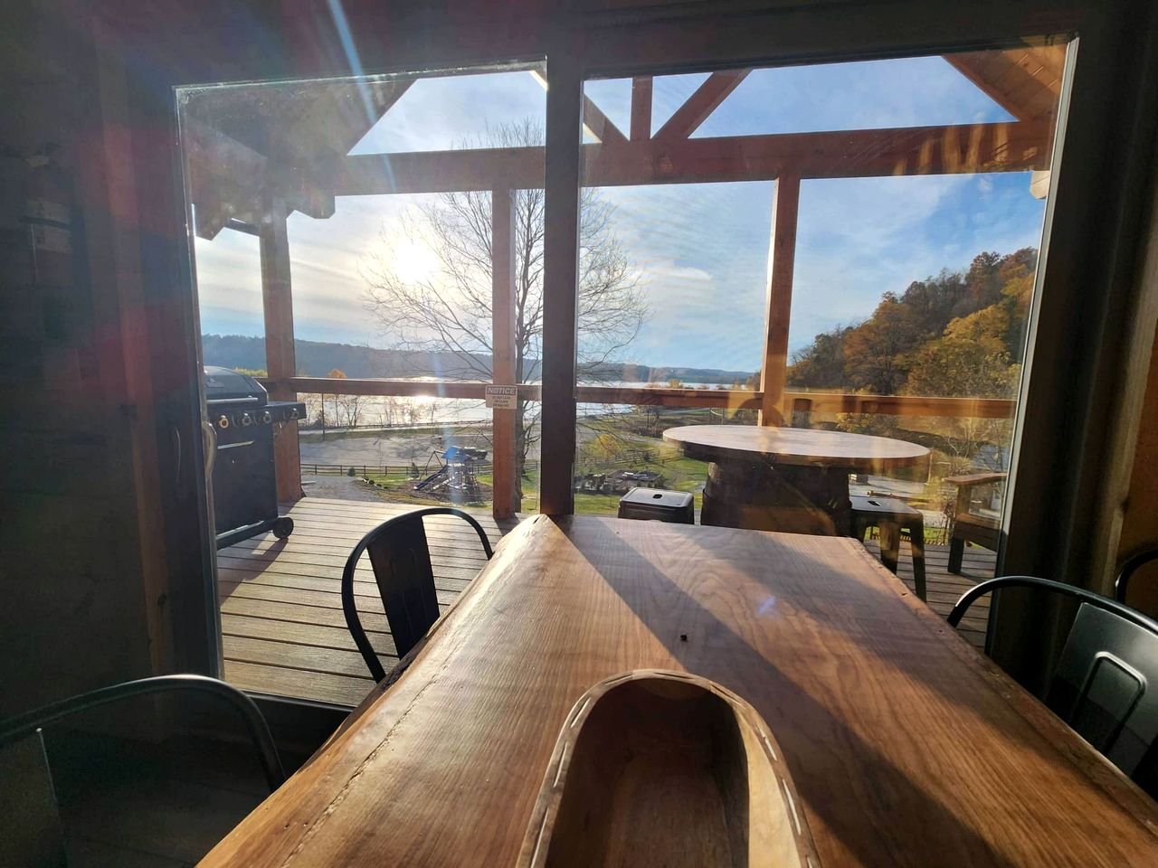 Luminous Cabin near Tappan Lake with Hot-Tub, BBQ and Deck in Ohio