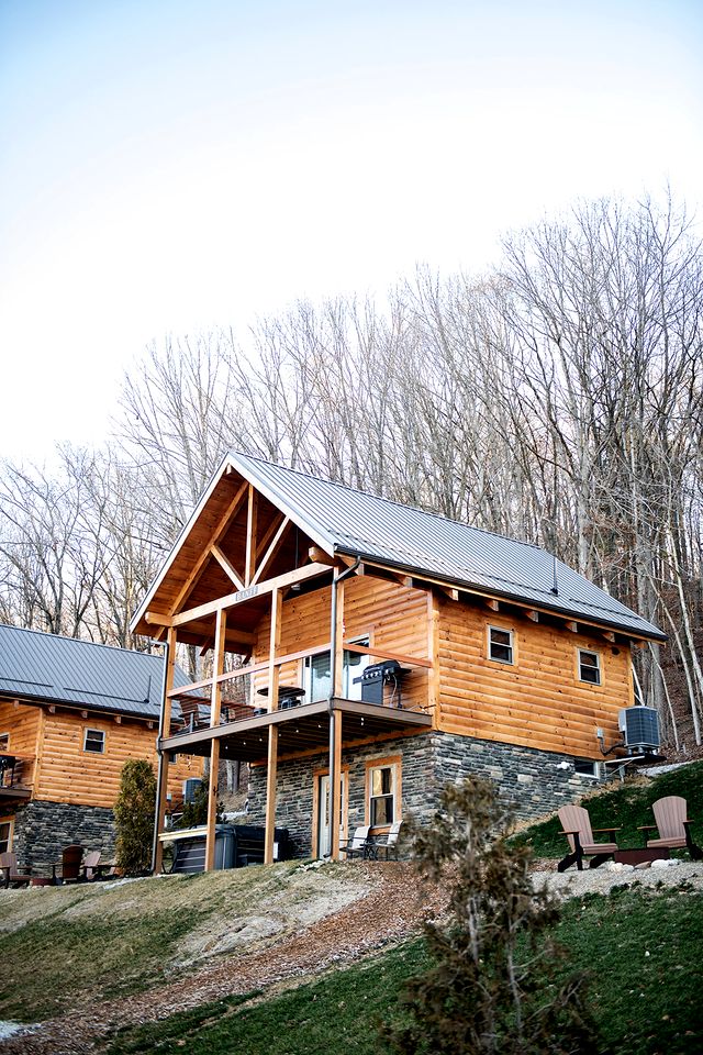 Luminous Cabin near Tappan Lake with Hot-Tub, BBQ and Deck in Ohio