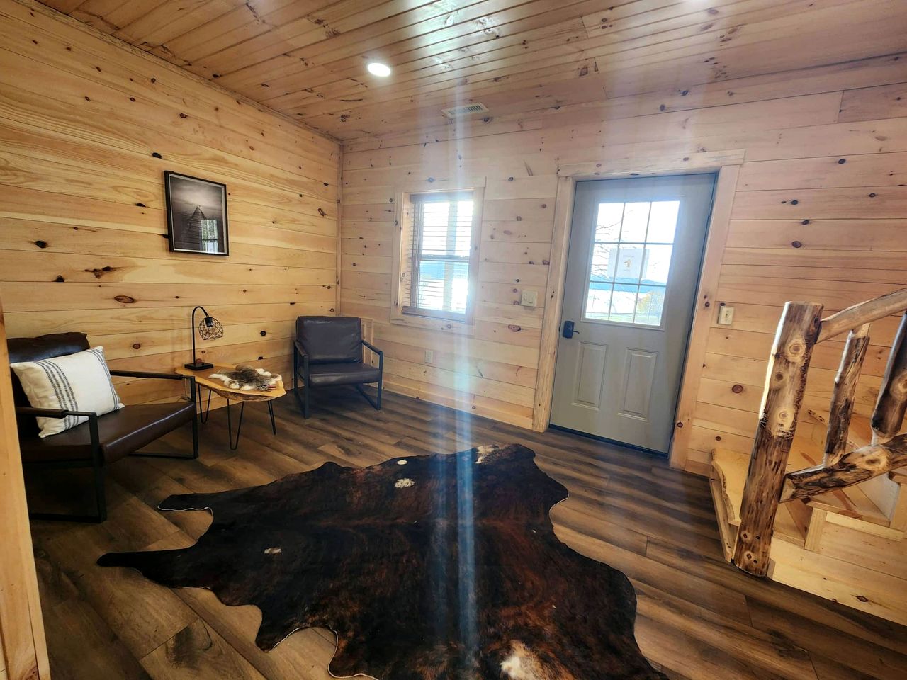 Luminous Cabin near Tappan Lake with Hot-Tub, BBQ and Deck in Ohio