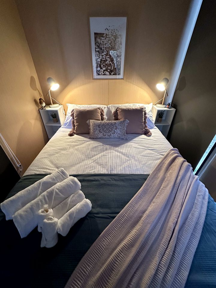 Farmstead Freedom: Tiny House Getaway Far from the City in Banyena