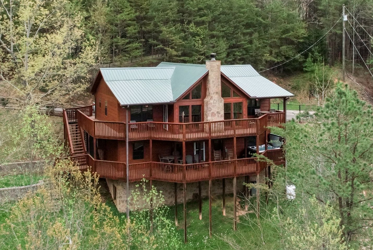 Stunning Pet-Friendly Cabin in Sevierville, Georgia, For Dreamy Escapes to Nature