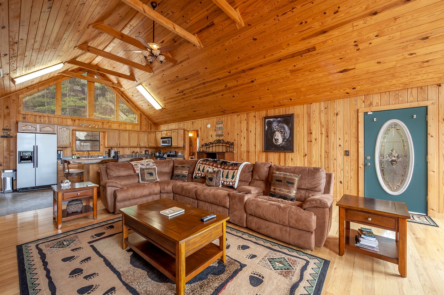 Stunning Pet-Friendly Cabin in Sevierville, Georgia, For Dreamy Escapes to Nature