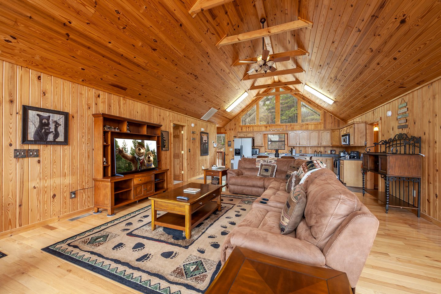 Stunning Pet-Friendly Cabin in Sevierville, Georgia, For Dreamy Escapes to Nature
