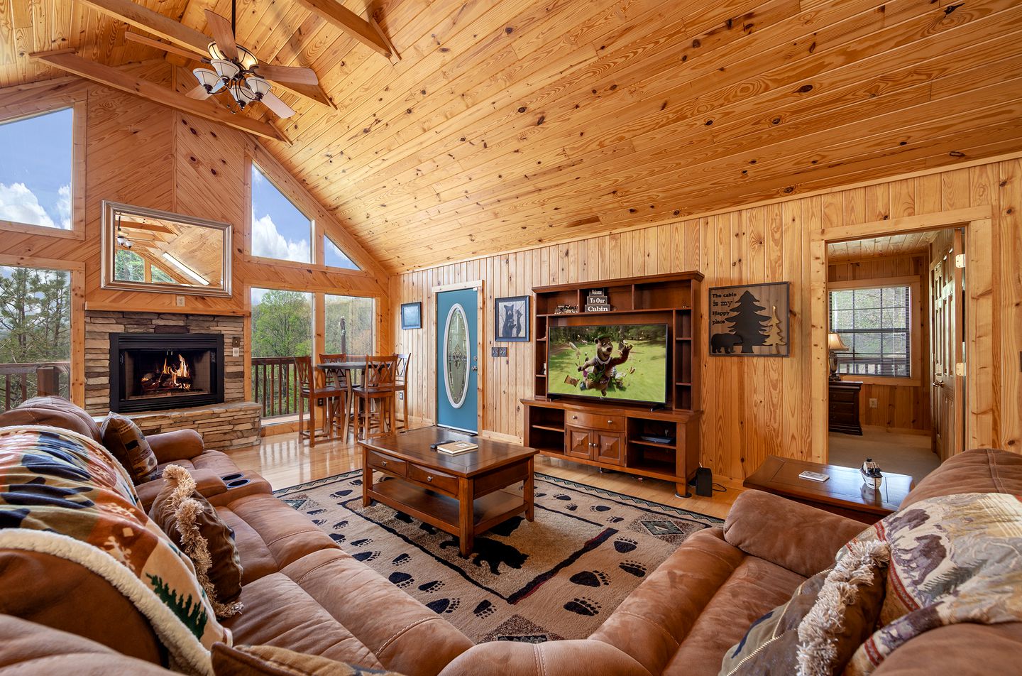 Stunning Pet-Friendly Cabin in Sevierville, Georgia, For Dreamy Escapes to Nature