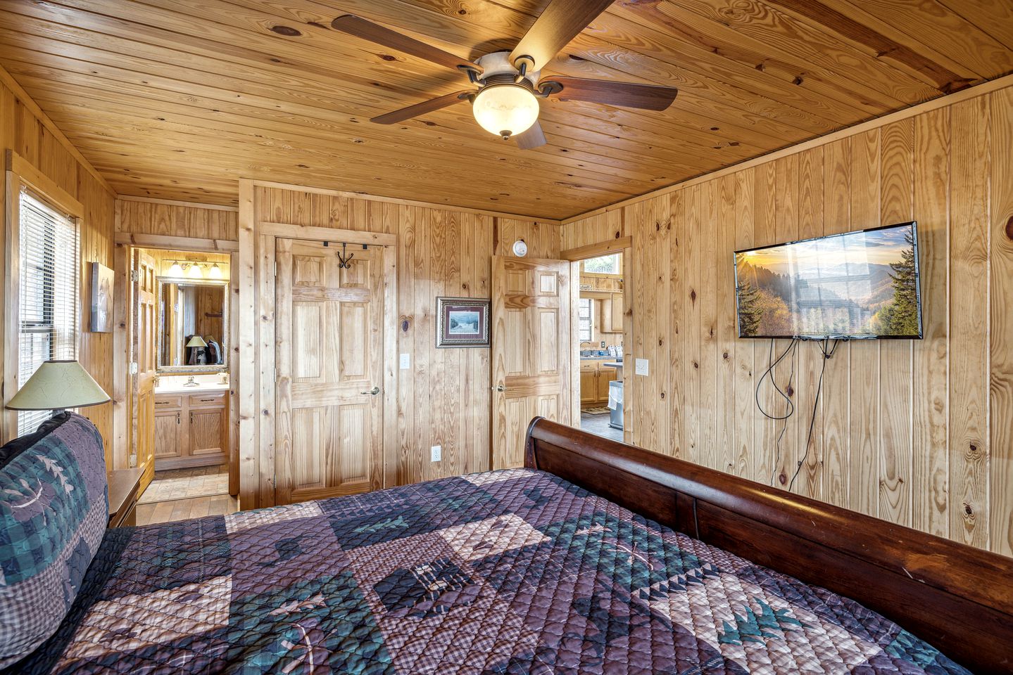 Stunning Pet-Friendly Cabin in Sevierville, Georgia, For Dreamy Escapes to Nature