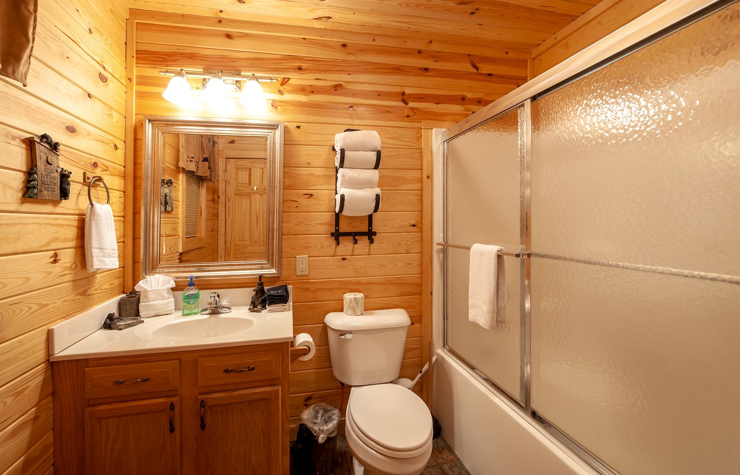 Stunning Pet-Friendly Cabin in Sevierville, Georgia, For Dreamy Escapes to Nature