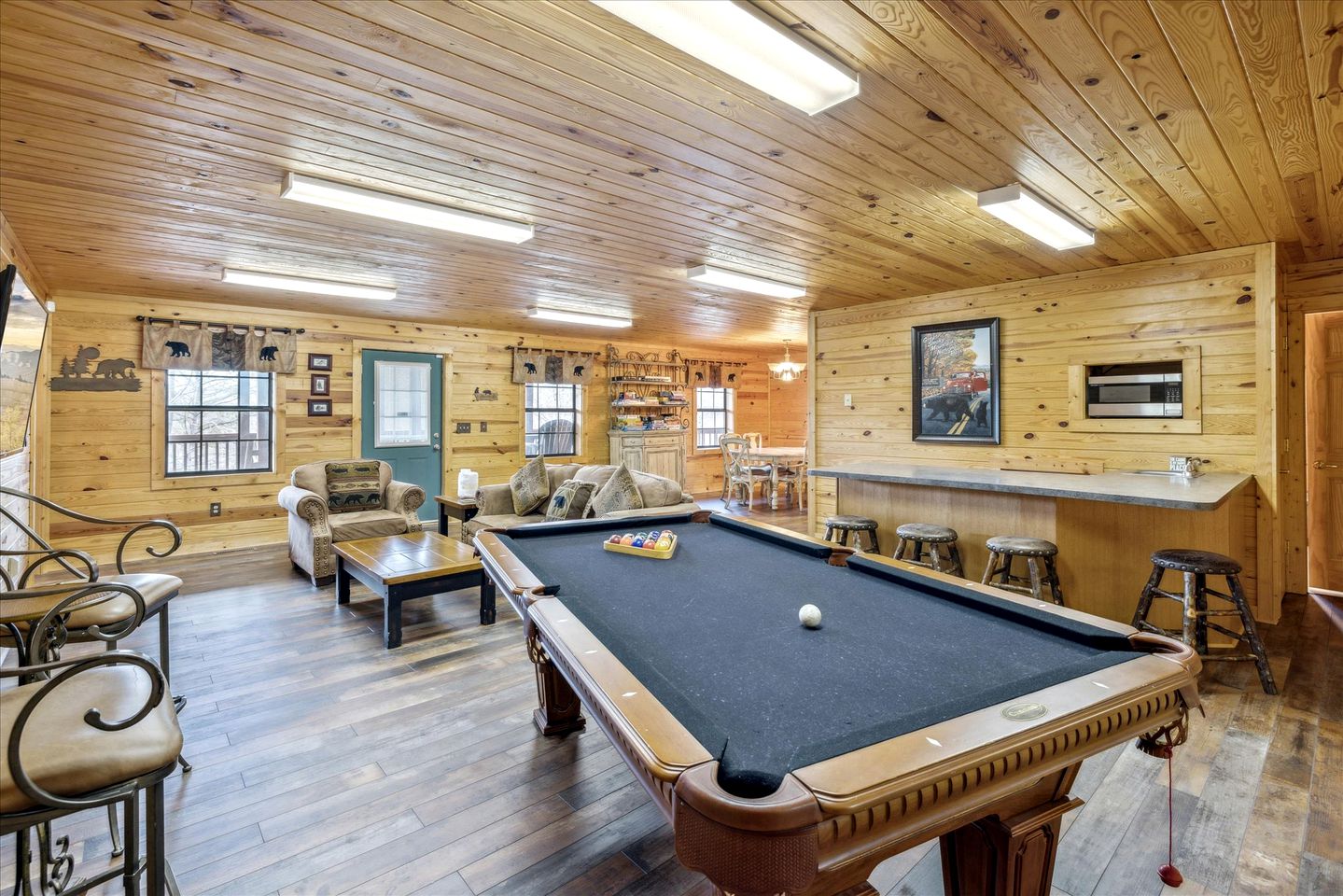 Stunning Pet-Friendly Cabin in Sevierville, Georgia, For Dreamy Escapes to Nature