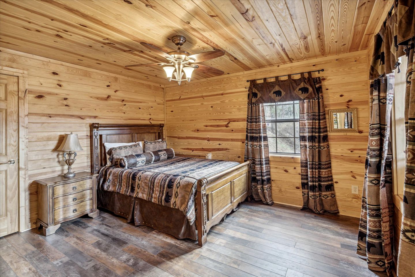 Stunning Pet-Friendly Cabin in Sevierville, Georgia, For Dreamy Escapes to Nature