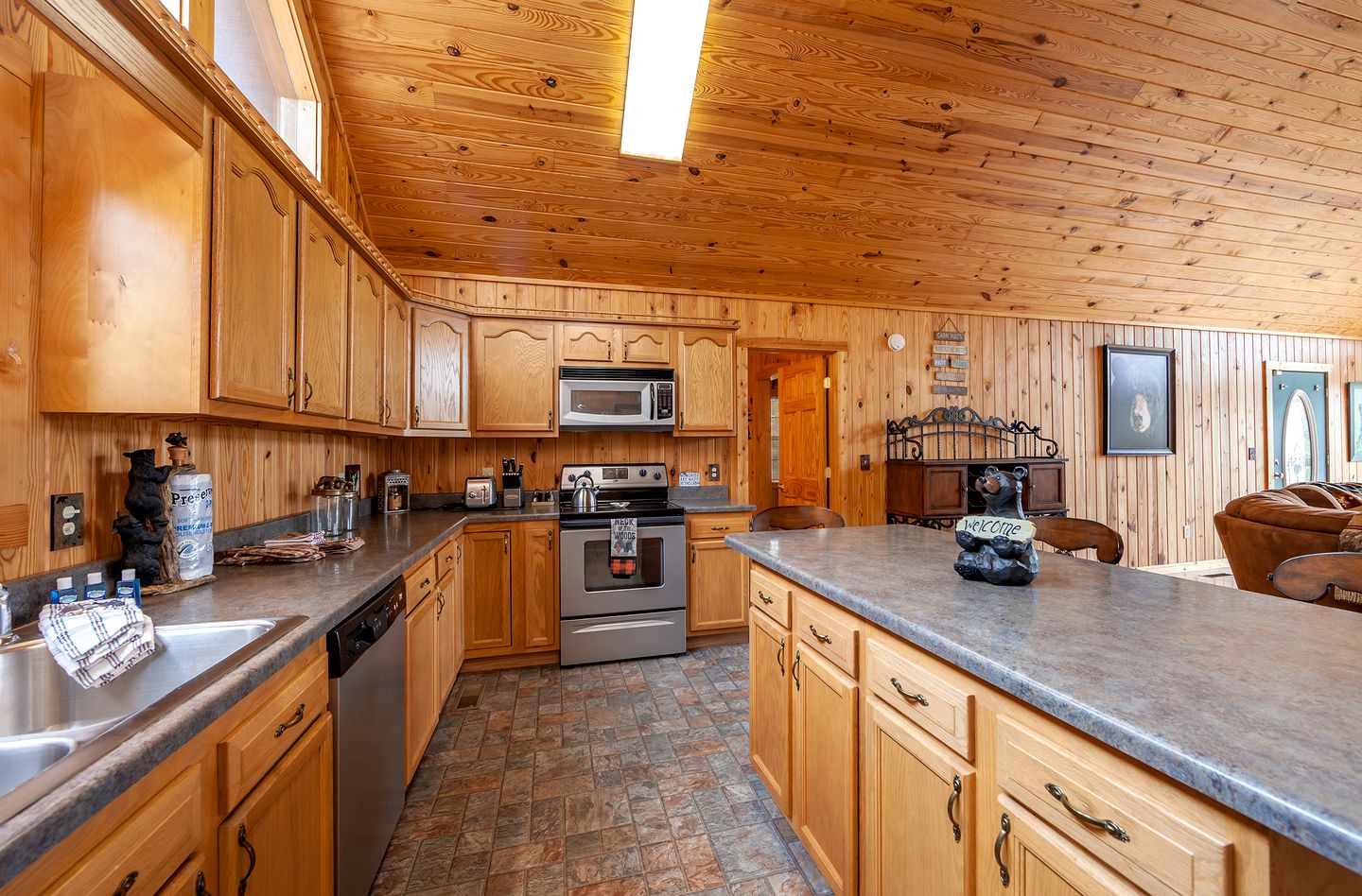 Stunning Pet-Friendly Cabin in Sevierville, Georgia, For Dreamy Escapes to Nature