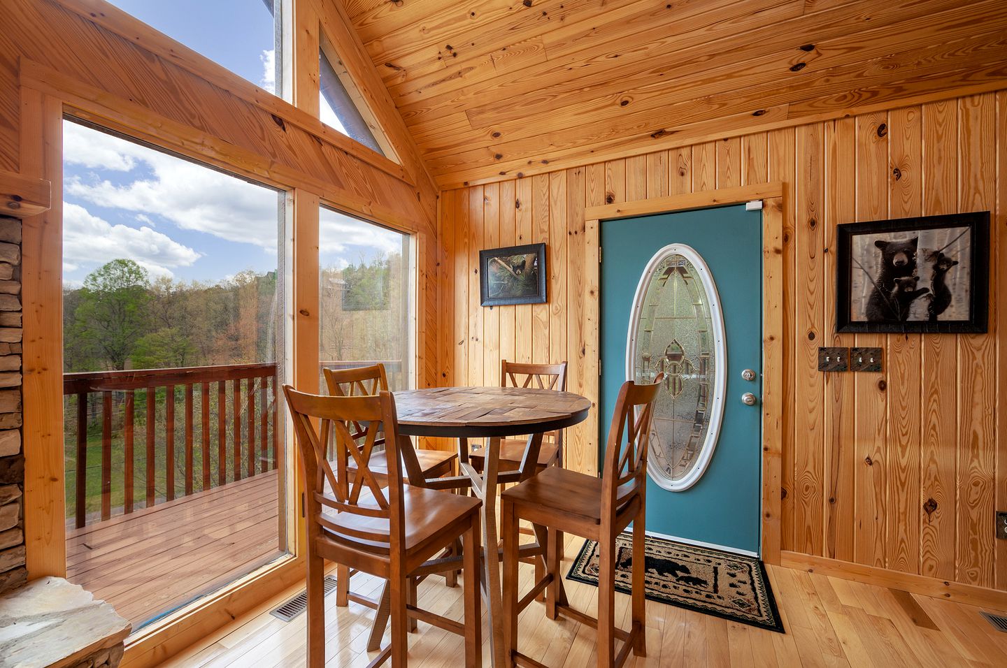 Stunning Pet-Friendly Cabin in Sevierville, Georgia, For Dreamy Escapes to Nature
