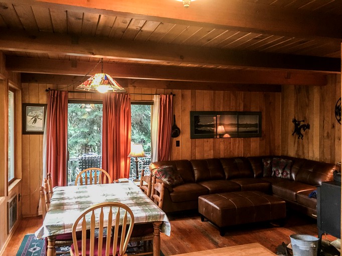 Cabins (Government Camp, Oregon, United States)