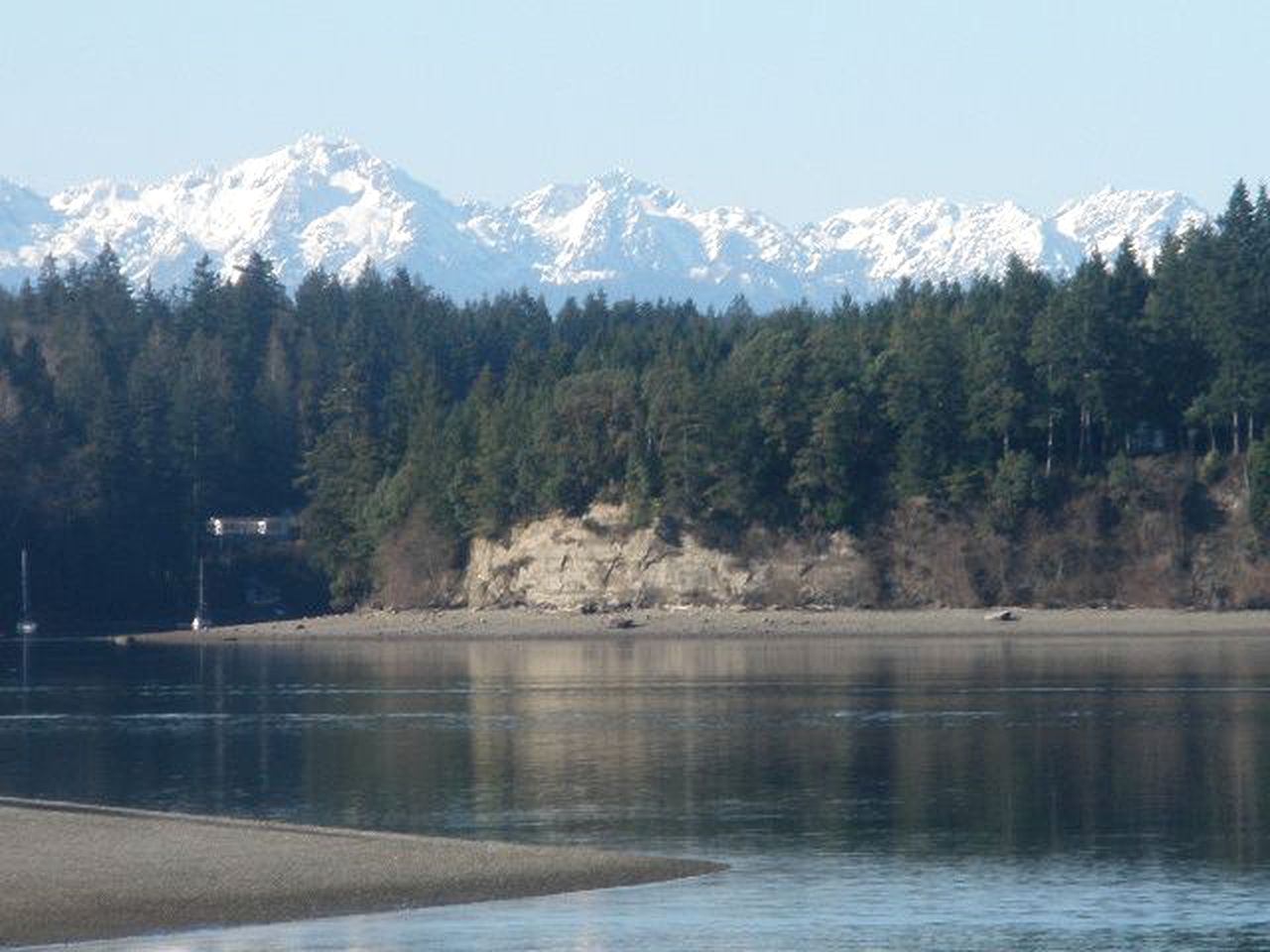 Rustic Cabin with a Pool and Hot Tub on Harstine Island in Washington