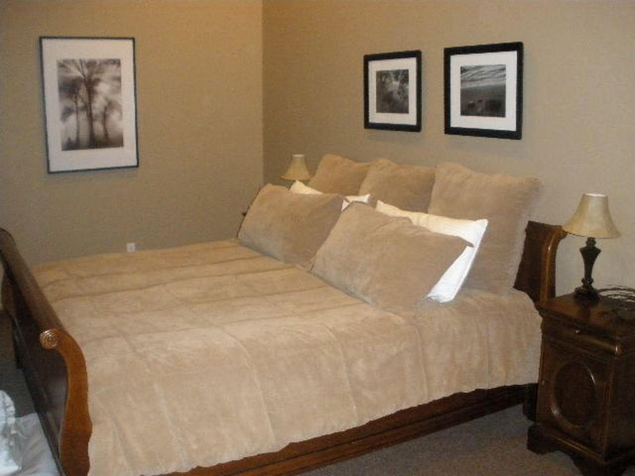 Rustic Cabin with a Pool and Hot Tub on Harstine Island in Washington