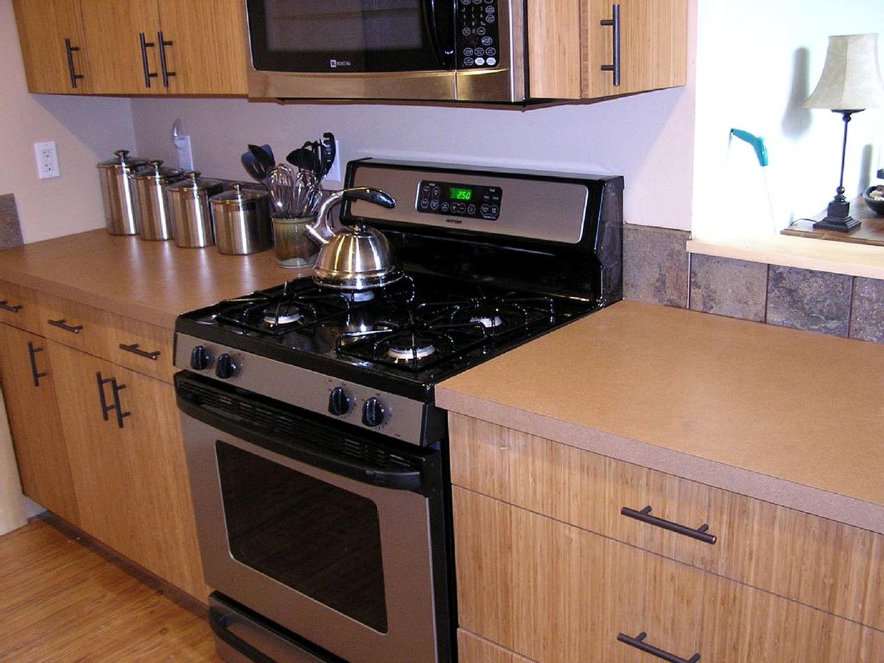 Rustic Cabin with a Pool and Hot Tub on Harstine Island in Washington