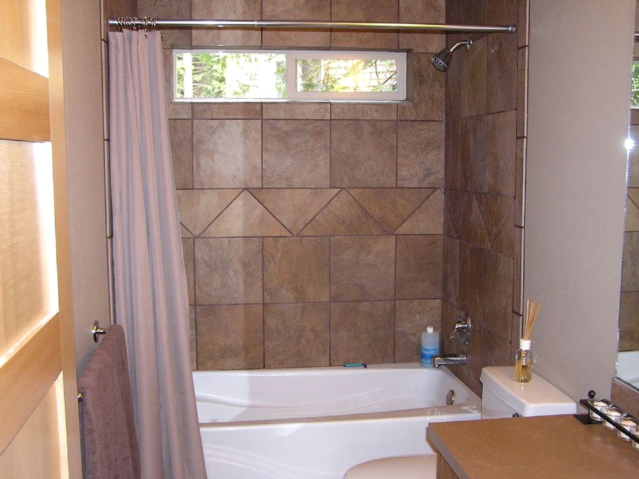 Rustic Cabin with a Pool and Hot Tub on Harstine Island in Washington