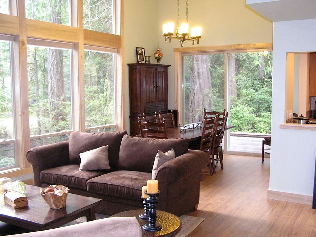 Rustic Cabin with a Pool and Hot Tub on Harstine Island in Washington