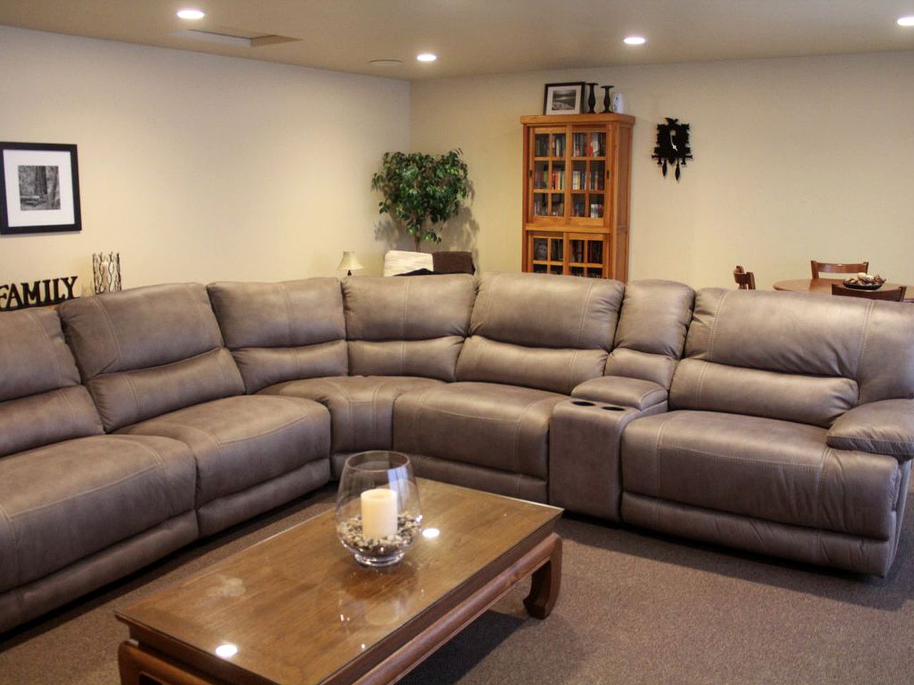 Rustic Cabin with a Pool and Hot Tub on Harstine Island in Washington