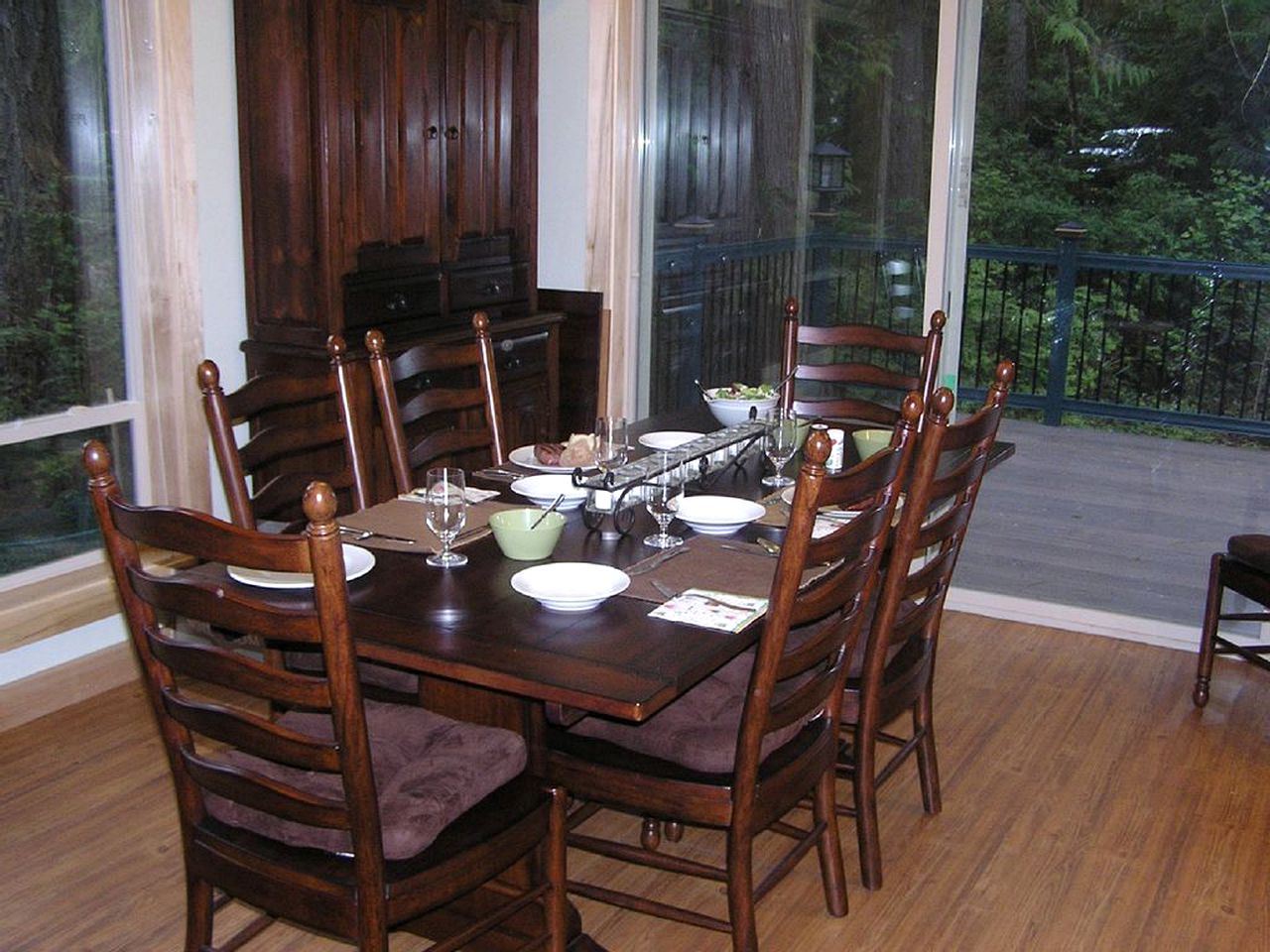 Rustic Cabin with a Pool and Hot Tub on Harstine Island in Washington