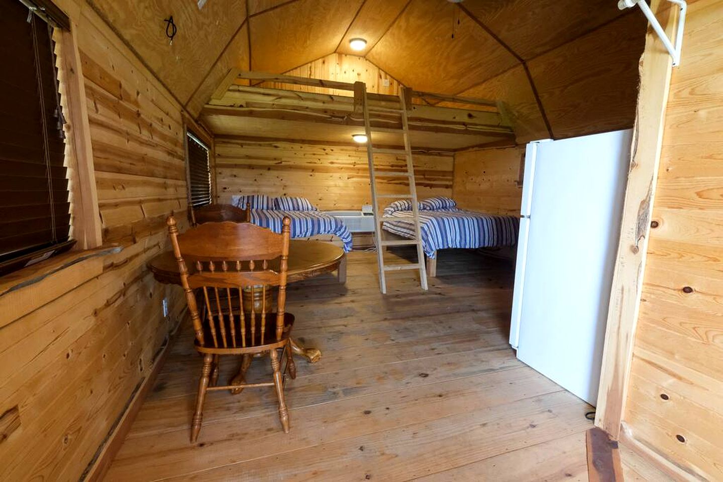 East Texas Escape: Original Barn, Pet-Friendly Paradise in the Piney Woods
