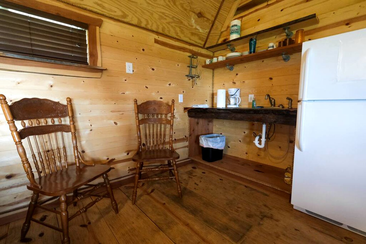 East Texas Escape: Original Barn, Pet-Friendly Paradise in the Piney Woods