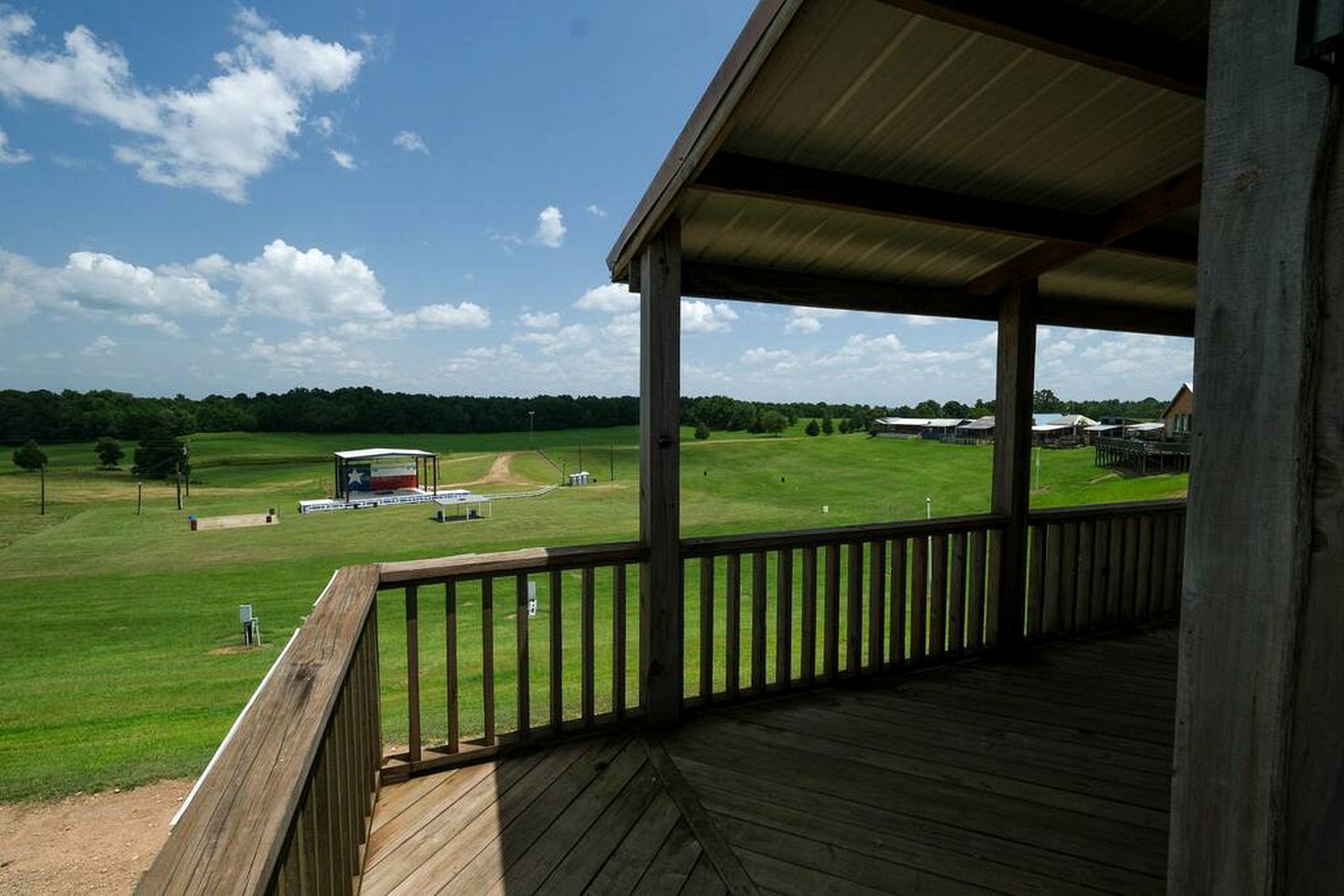 East Texas Escape: Original Barn, Pet-Friendly Paradise in the Piney Woods