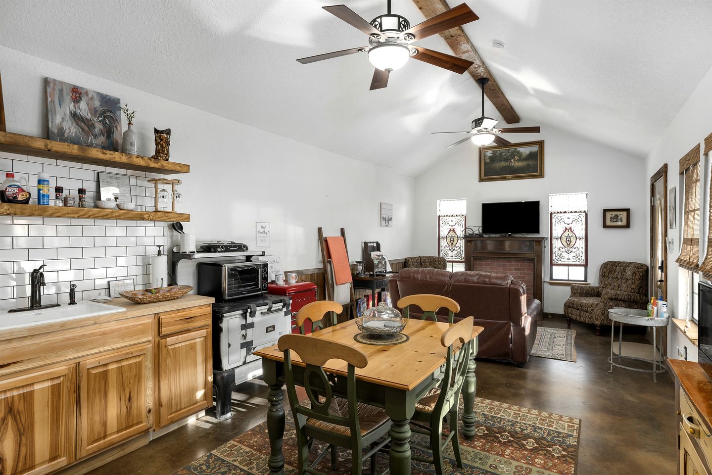 Chic, Renovated Barn with Hot Tub near the Heart of Fredericksburg Texas, Perfect for a Rustic Escape