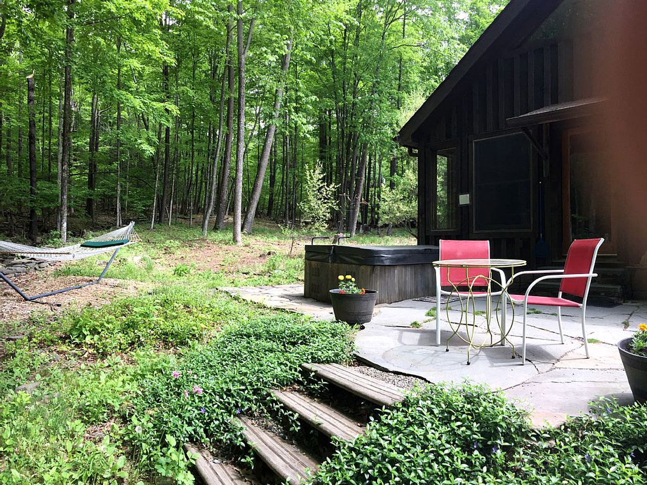 Romantic Streamside Barn Rental with Hot Tub in Heart of Woodstock, New York