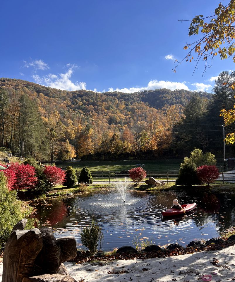 Incredible Secluded Barn with Hot-tub and Petting Zoo in Sugar Grove, North Carolina