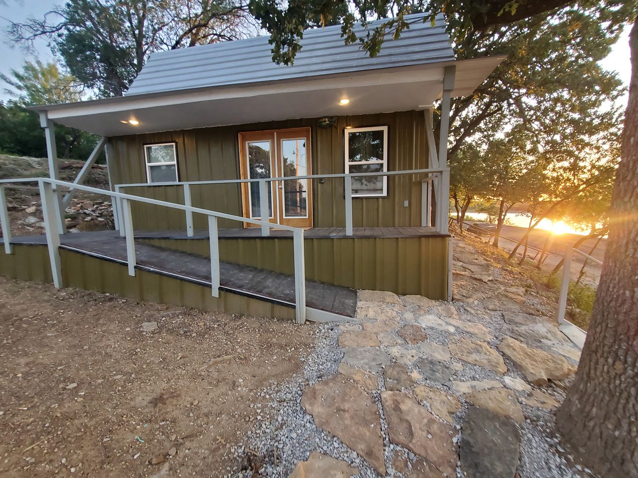 Charming Lakefront Cabin with Sandy Beach Access & Fire Pit Near Lake Cisco, TX