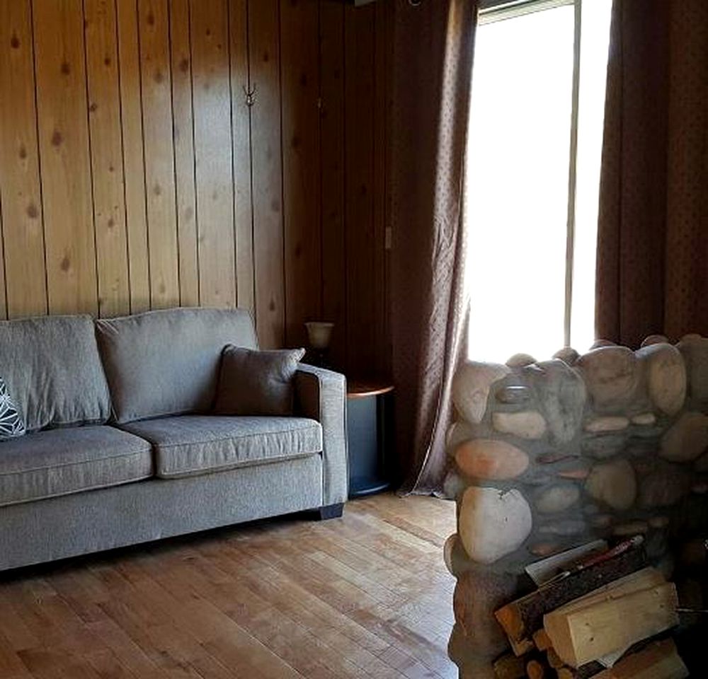 Lakefront Cabin near the Canadian Rockies in Chilanko Forks, British Columbia