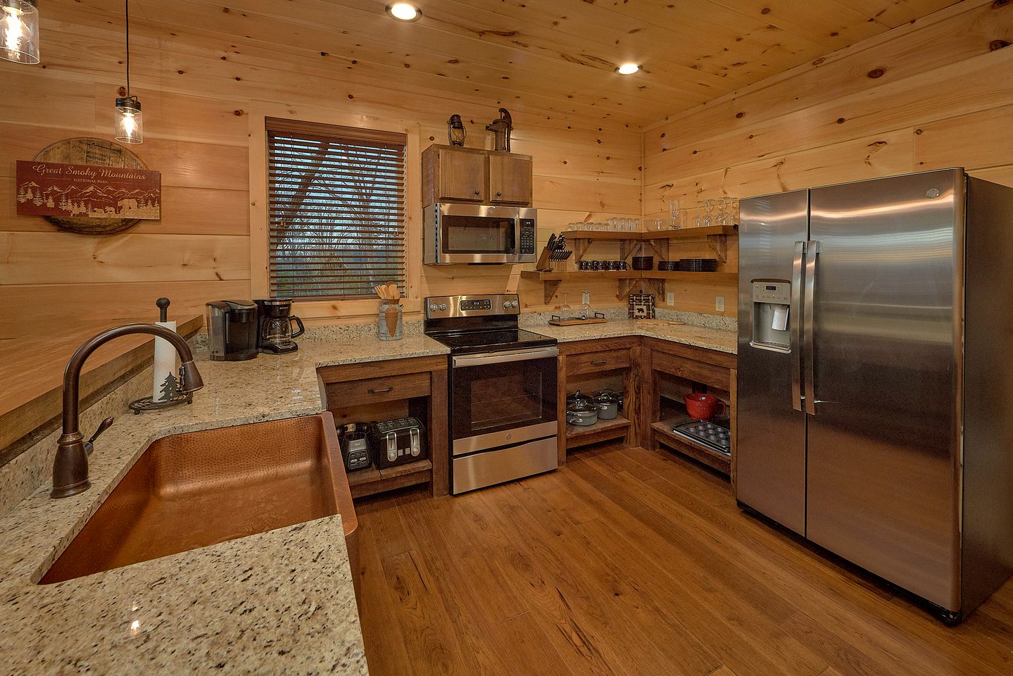 Gatlinburg Glamping Lodge for an Outdoor Adventure near the Great Smoky Mountain National Park