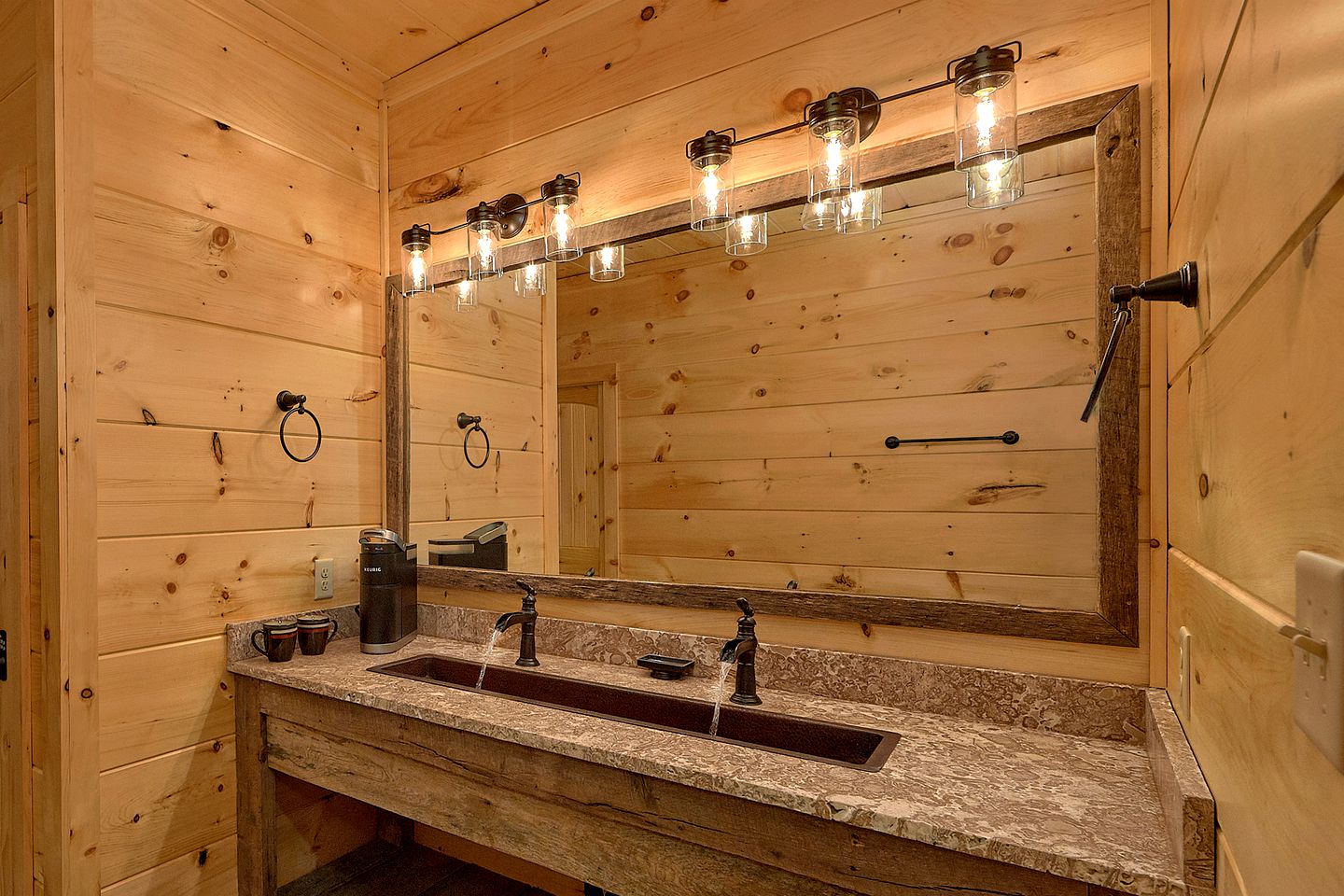 Gatlinburg Glamping Lodge for an Outdoor Adventure near the Great Smoky Mountain National Park