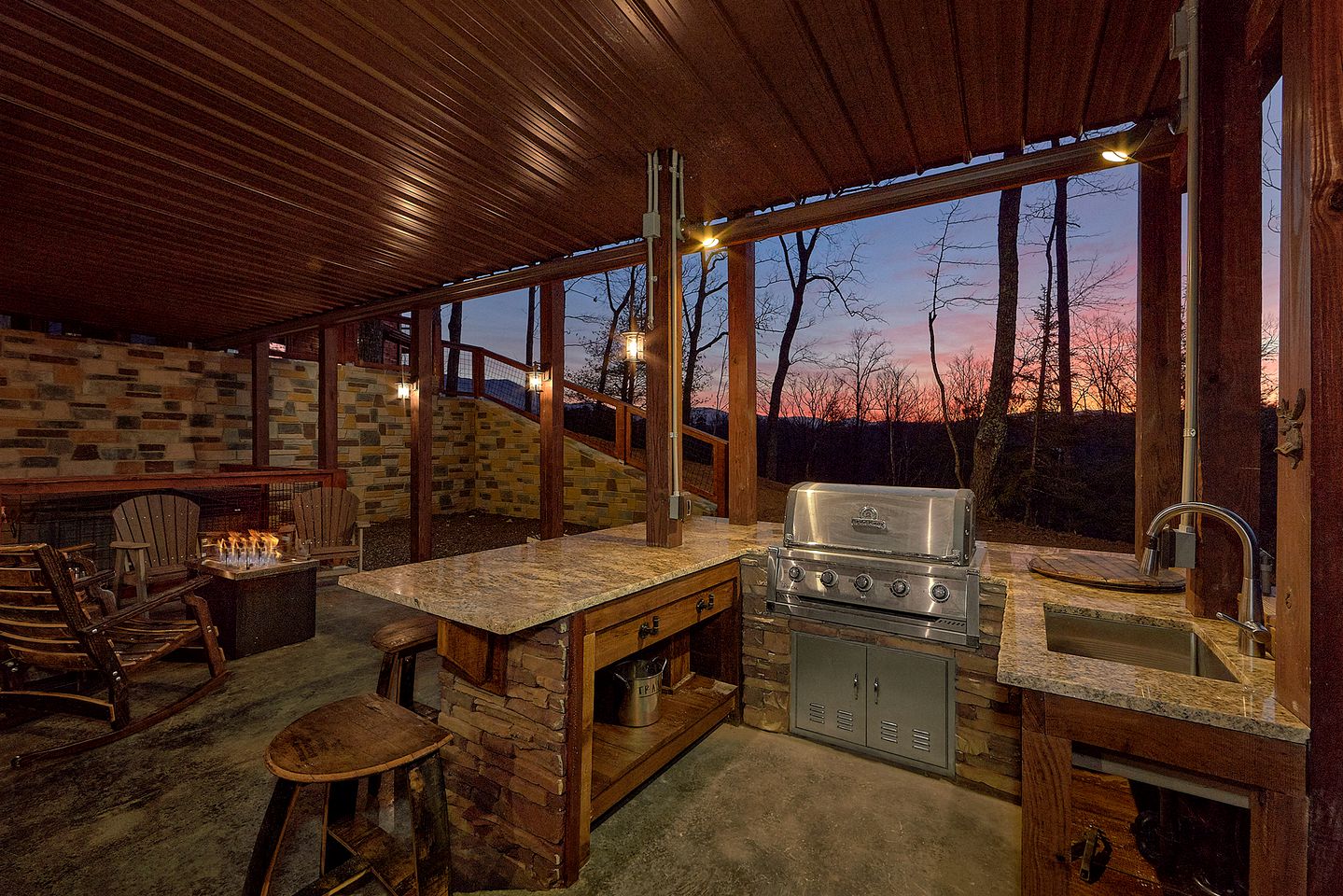 Gatlinburg Glamping Lodge for an Outdoor Adventure near the Great Smoky Mountain National Park