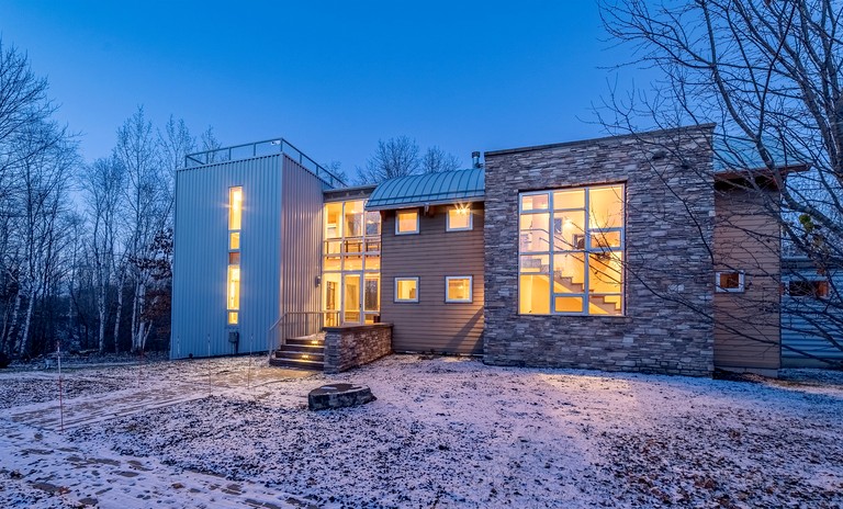 Enjoyable Secluded Cottage with Hot-tub in New Richmond, Wisconsin