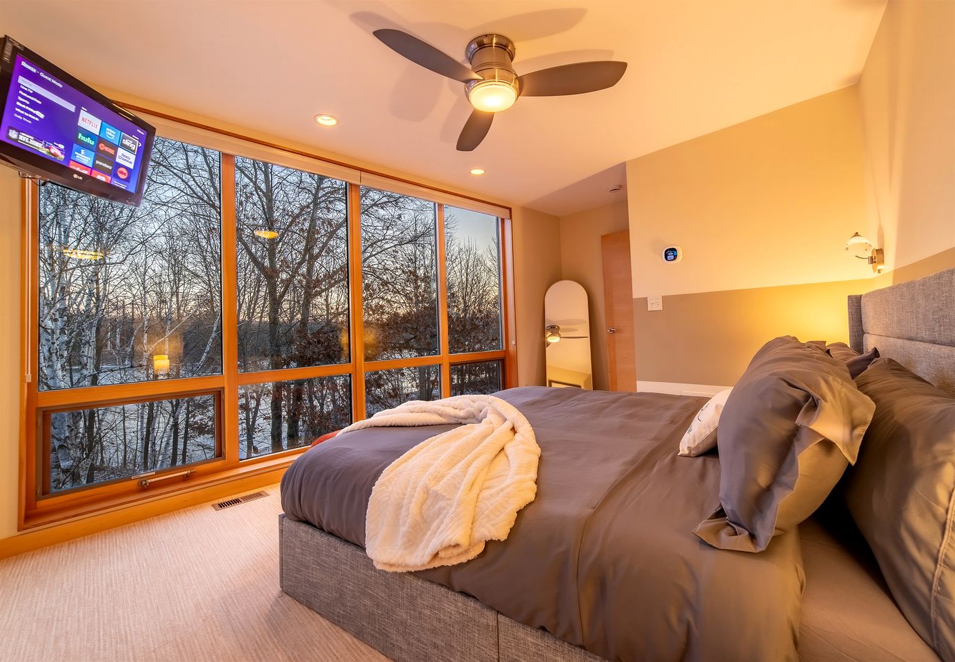 Enjoyable Secluded Cottage with Hot-tub in New Richmond, Wisconsin